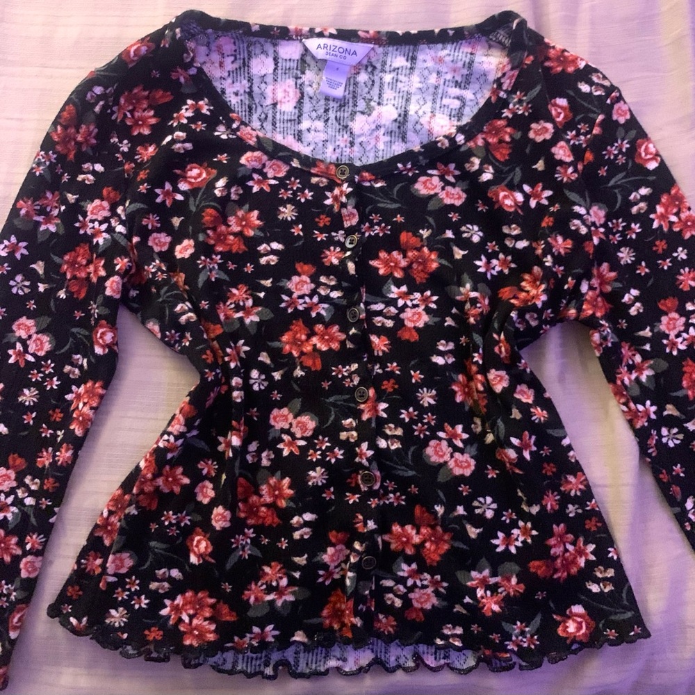 Cute floral long sleeve top in black and pink